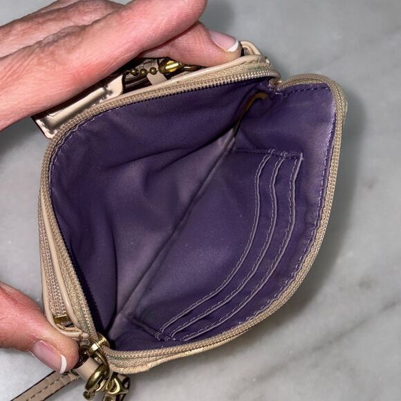 Coach Wristlet Bag Purse Wallet Tan Signature Wristlet Pouch - Picture 11 of 14